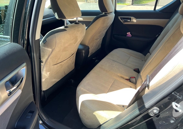 Lexus CT cena 92900 przebieg: 76900, rok produkcji 2017 z Sulejówek małe 154